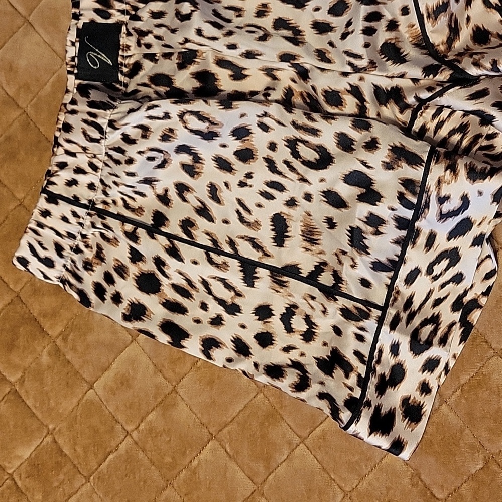 Women's silk cheetah print shorts - Picture 4 of 4